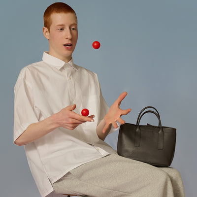 <itten-itten> Leather mini tote / charcoal gray