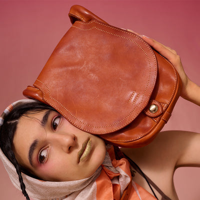 ＜PARLEY＞扁頭隨身小包/駱駝色