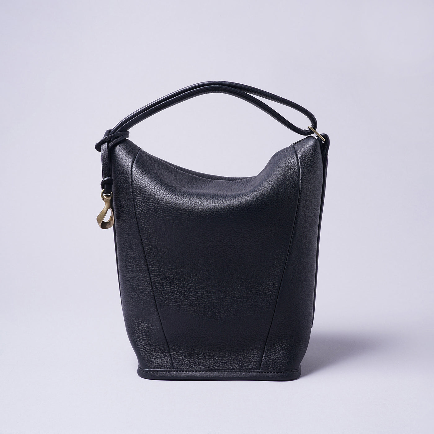 <ETiAM> Shrink Hand & Bangle Bag <Follow> / Black