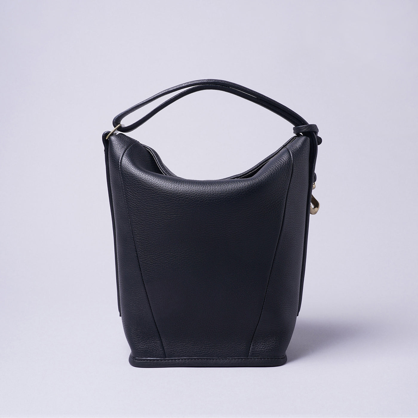 <ETiAM> Shrink Hand & Bangle Bag <Follow> / Black