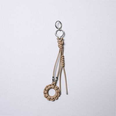 ＜センティ フラター ザ センシーズ＞レザーブレードサークルキーストラップ/レッド