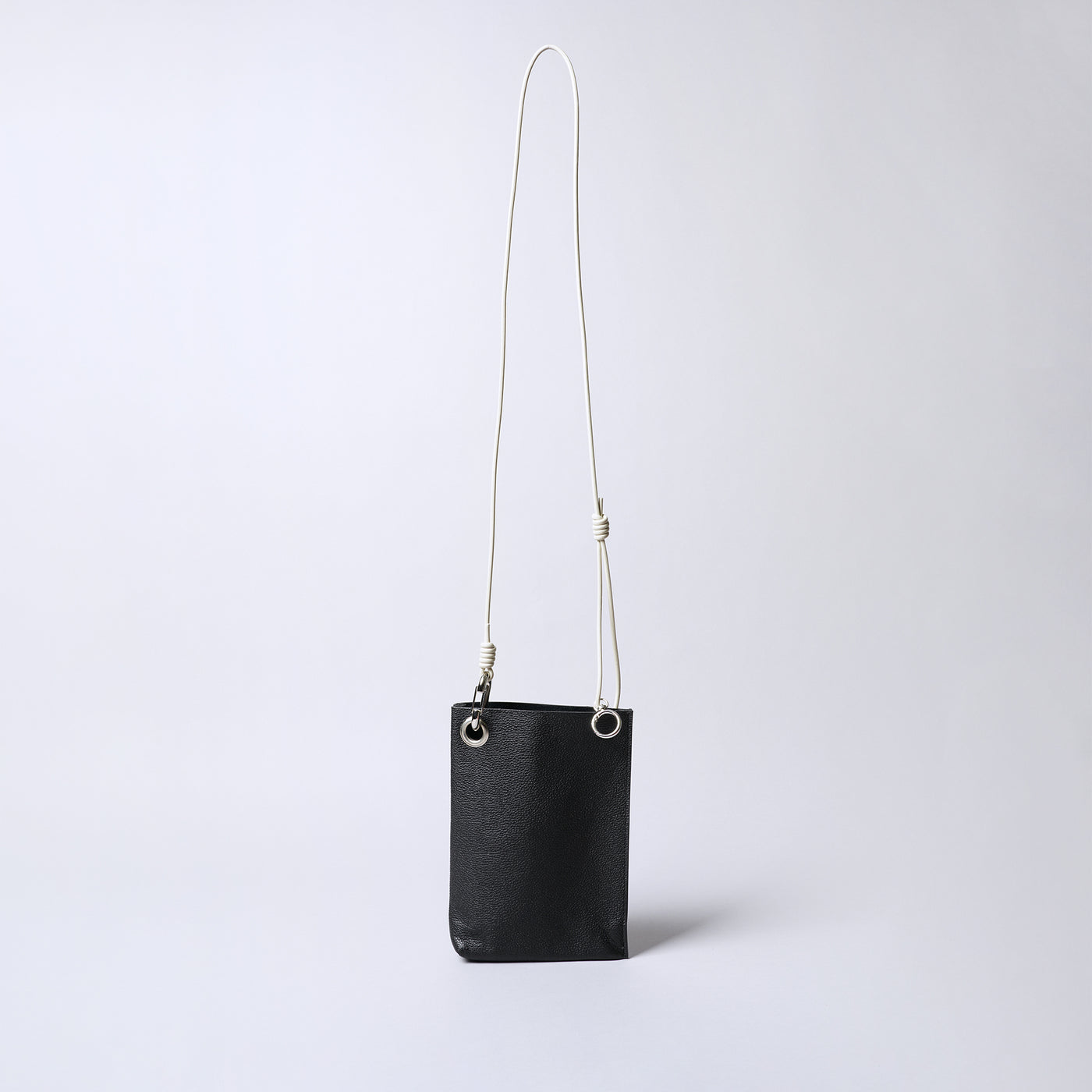 <SENTI FLATTER THE SENSES> Shrink Leather Mini Shoulder Bag / Black x Ivory