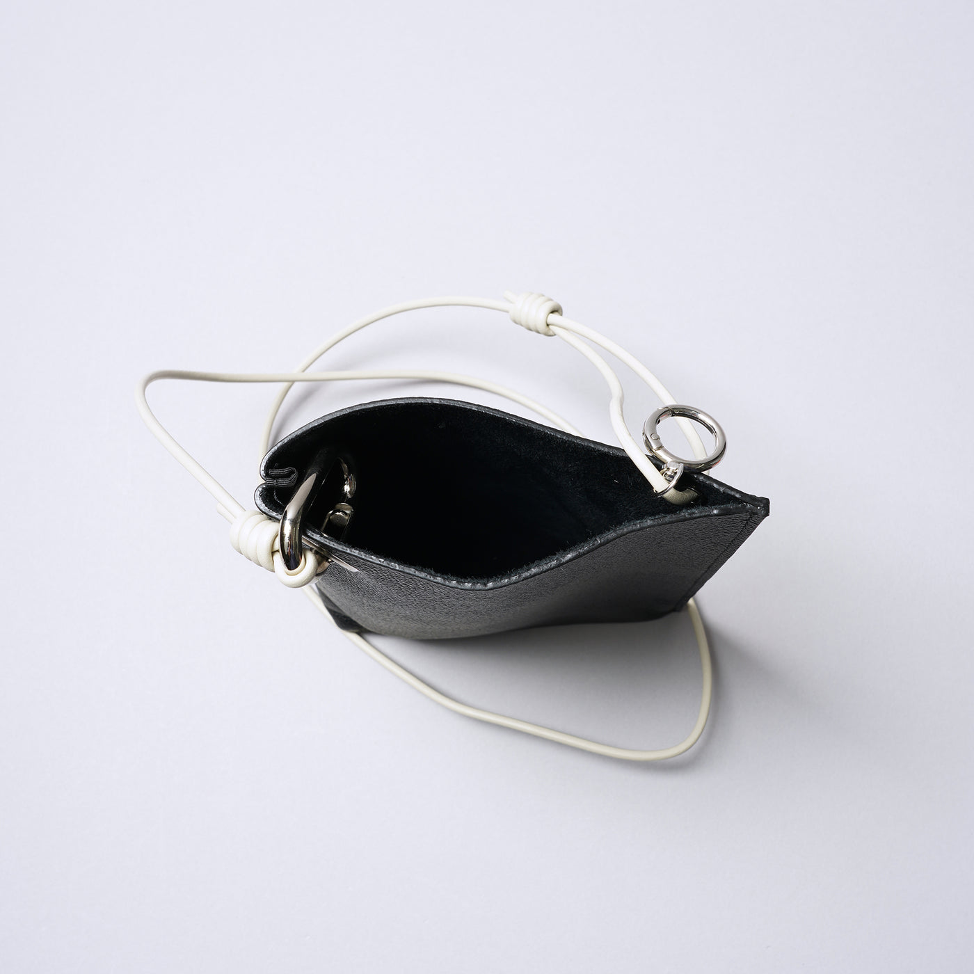 <SENTI FLATTER THE SENSES> Shrink Leather Mini Shoulder Bag / Black x Ivory