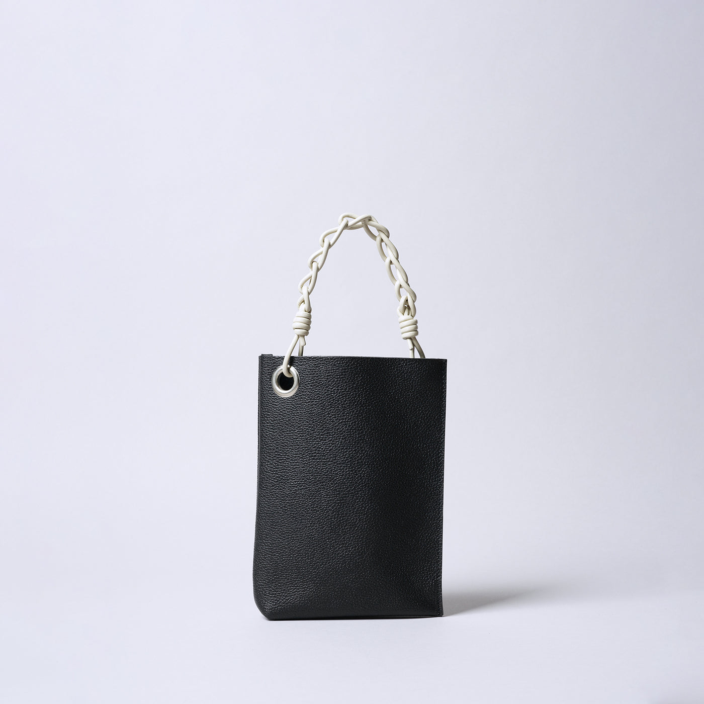 <SENTI FLATTER THE SENSES> Shrink Leather Chain Handle Mini Bag / Black x Ivory