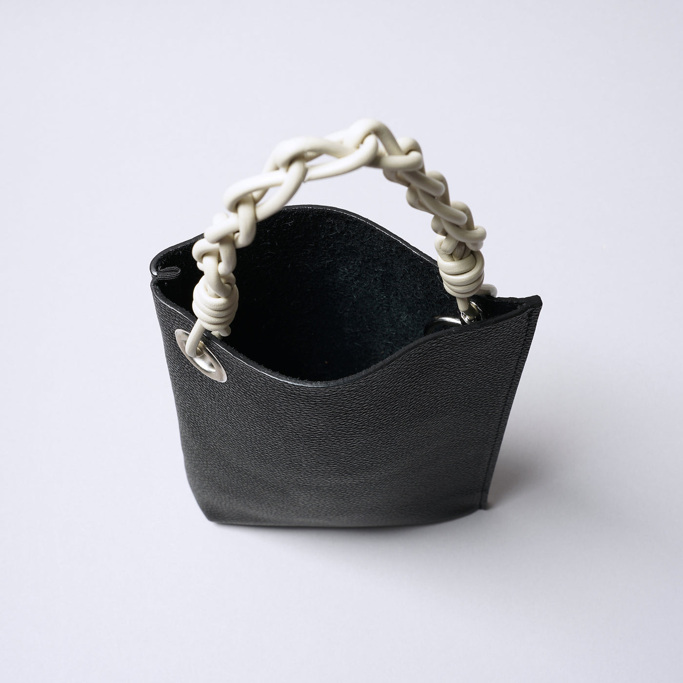 <SENTI FLATTER THE SENSES> Shrink Leather Chain Handle Mini Bag / Black