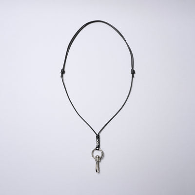 ＜センティ フラター ザ センシーズ＞マルチレザーストラップ（カラビナフック）/ブラック