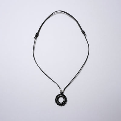 <SENTI FLATTER THE SENSES> Leather Blade Circle Necklace / Camel