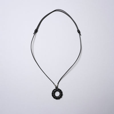 <SENTI FLATTER THE SENSES> Leather Blade Circle Necklace / Camel