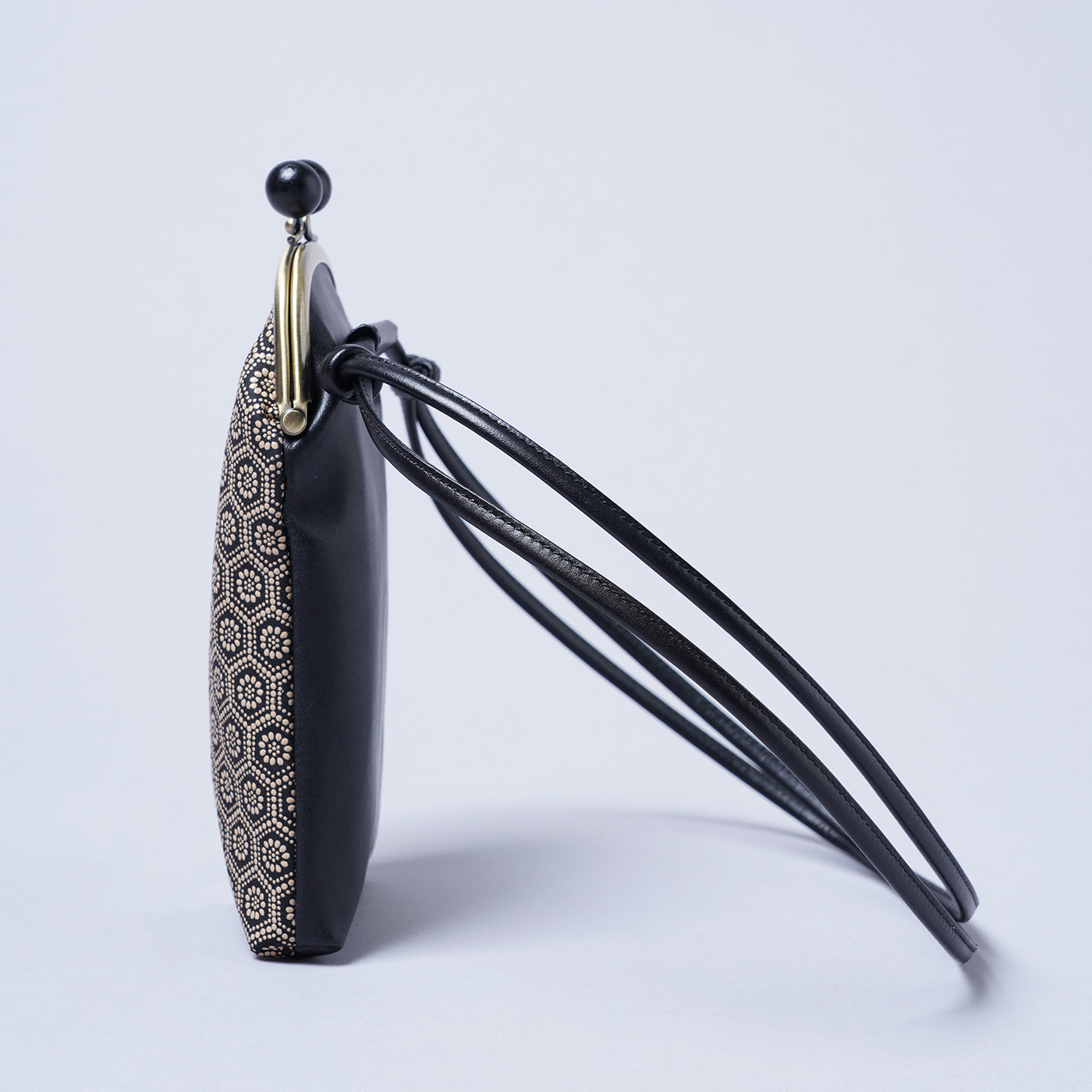 ＜kissora＞古都印傳 口金手機斜背包/龜甲米