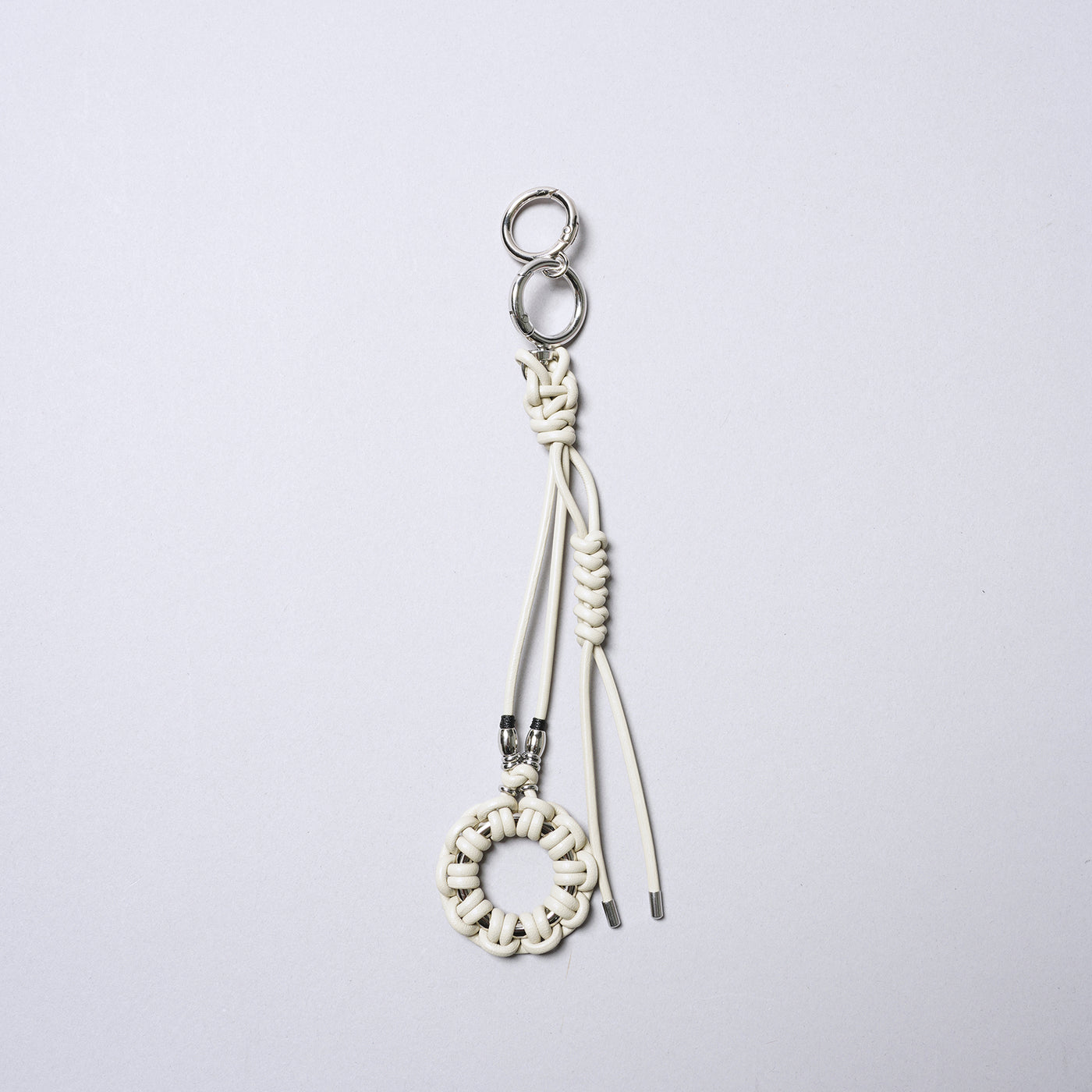 ＜センティ フラター ザ センシーズ＞レザーブレードサークルキーストラップ/レッド