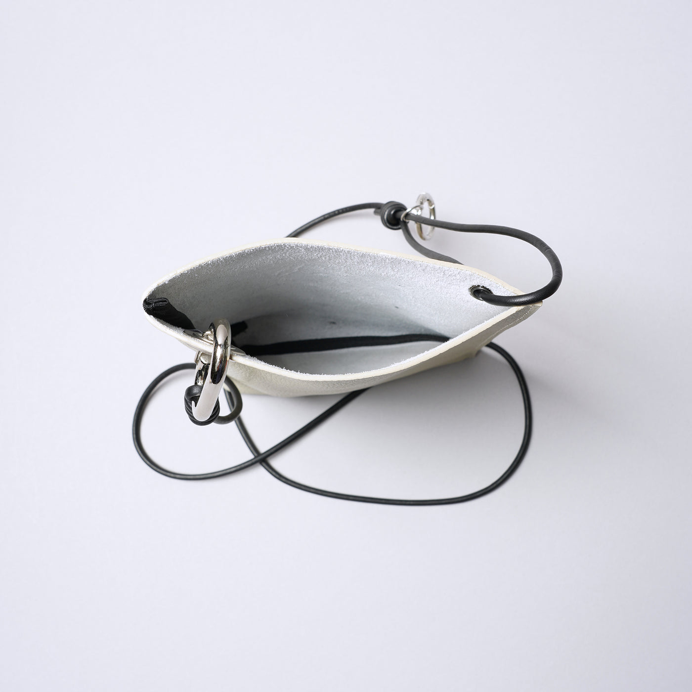 <SENTI FLATTER THE SENSES> Shrink Leather Mini Shoulder Bag / Black