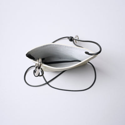 <SENTI FLATTER THE SENSES> Shrink Leather Mini Shoulder Bag / Black x Ivory