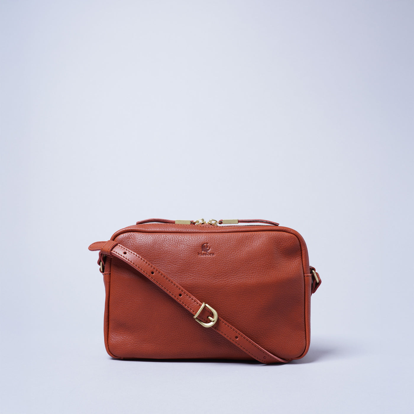 ＜kissora＞Olivenume 迷你斜背包/巧克力色