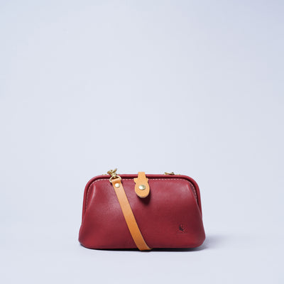 <kissora> Epika Shoulder Bag with Clasp Opening / Red