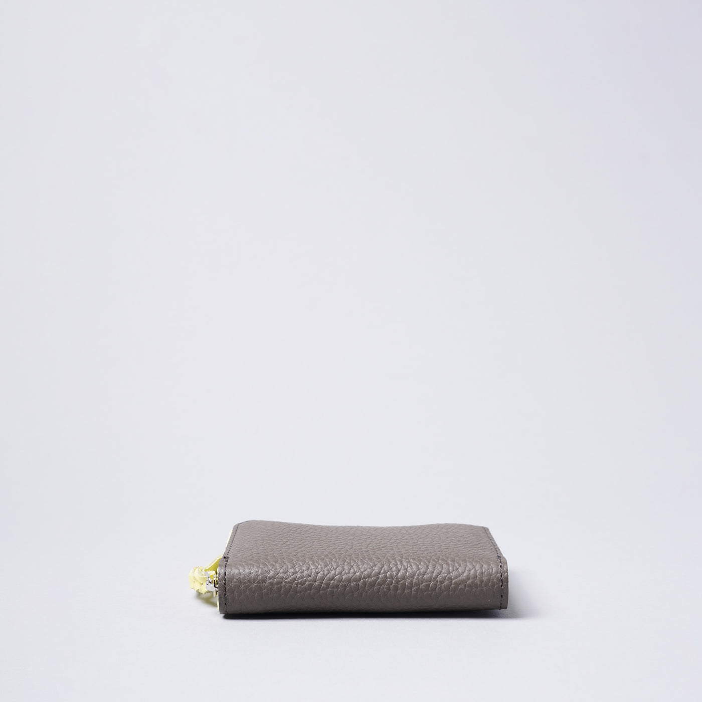 <Annak> Compact Round Wallet / Black x Turqoise