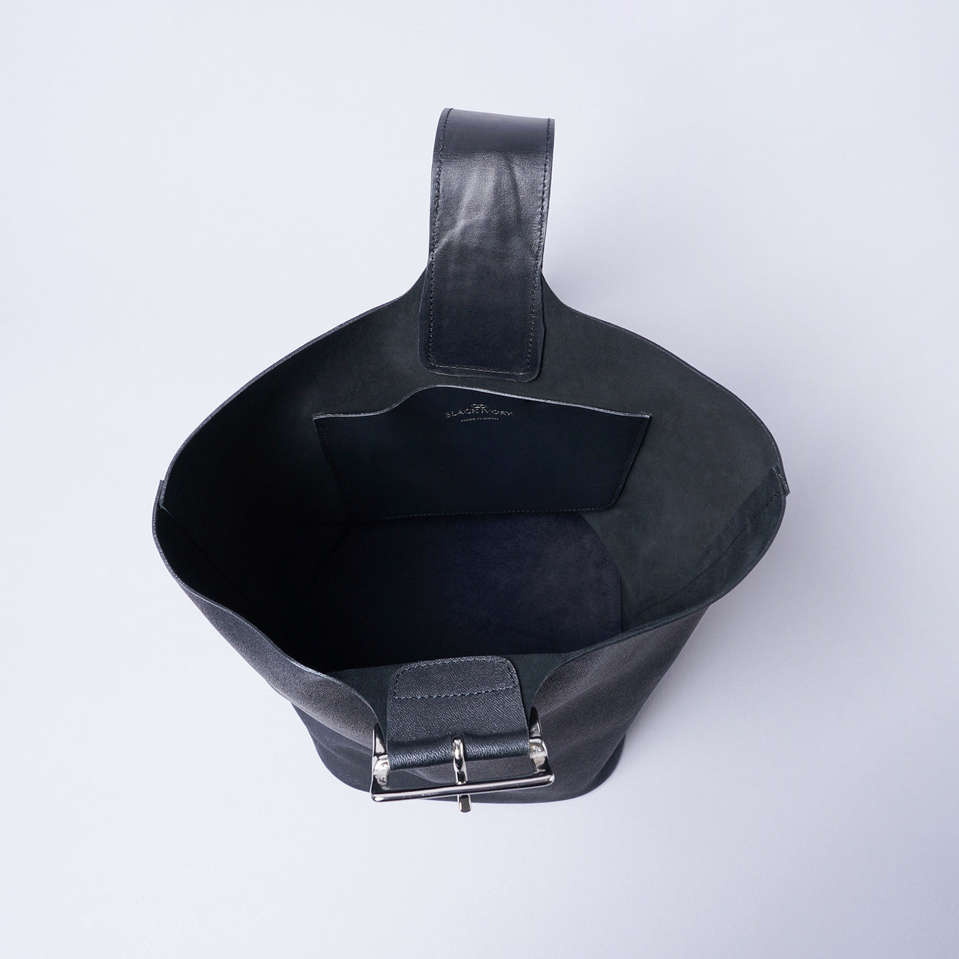 ＜BLACK IVORY＞V/黑色