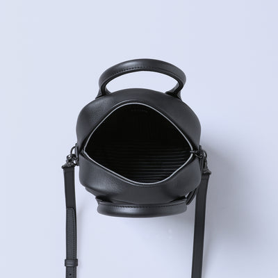 ＜エスティーヌ＞ミニュラシリーズ レザー2WAYスクエアバッグ/ブラック