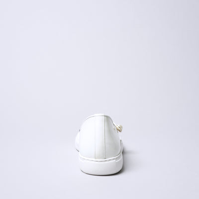 ＜IUI＞單扣帶球鞋/黑色×白色