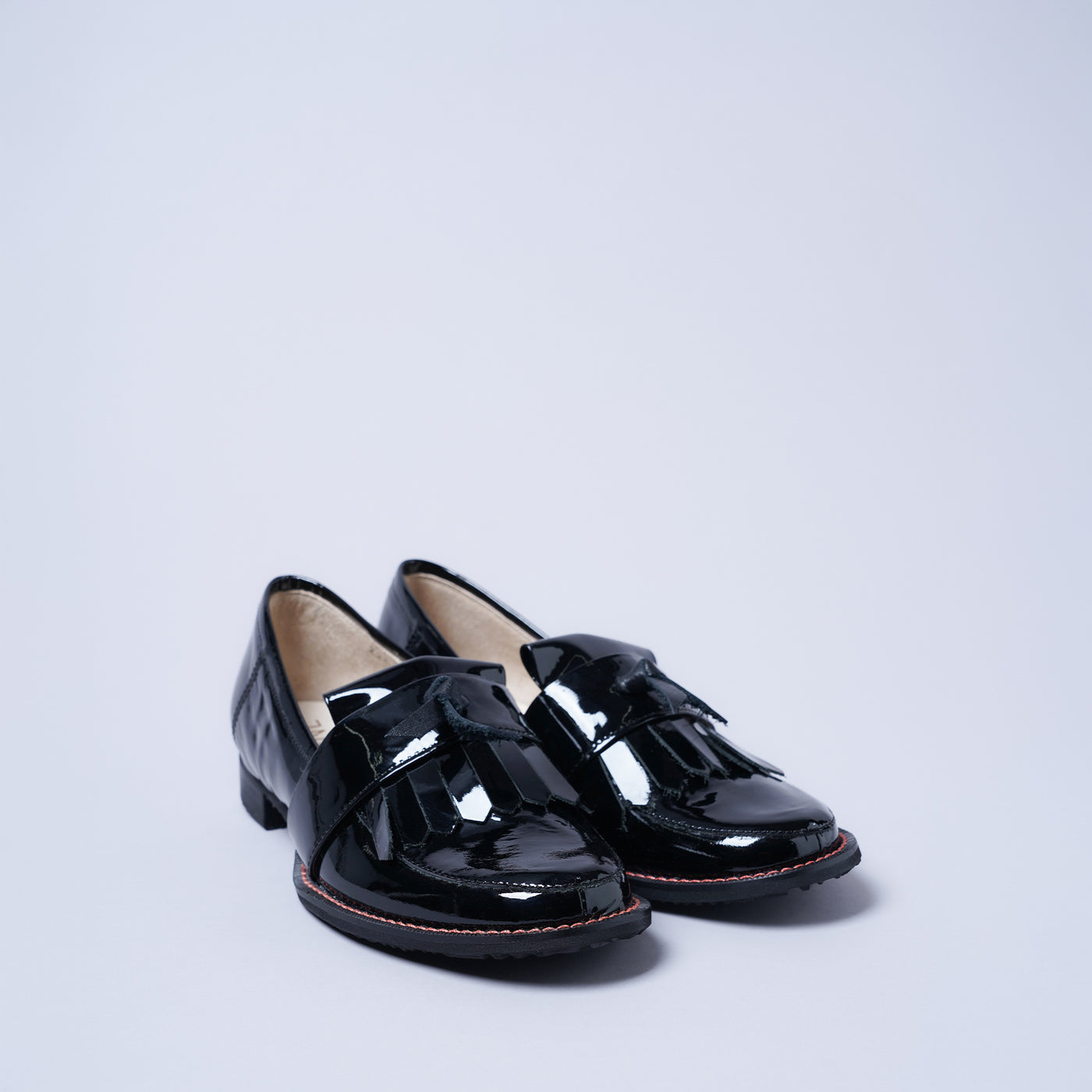 <KUTSUNE> LOAFER / Black Enamel (Black)