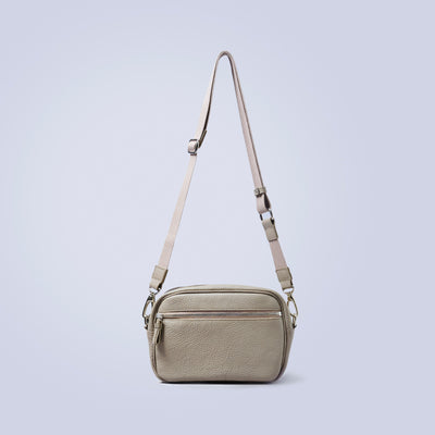 ＜LEZALI＞壓花迷你肩背包/天藍色