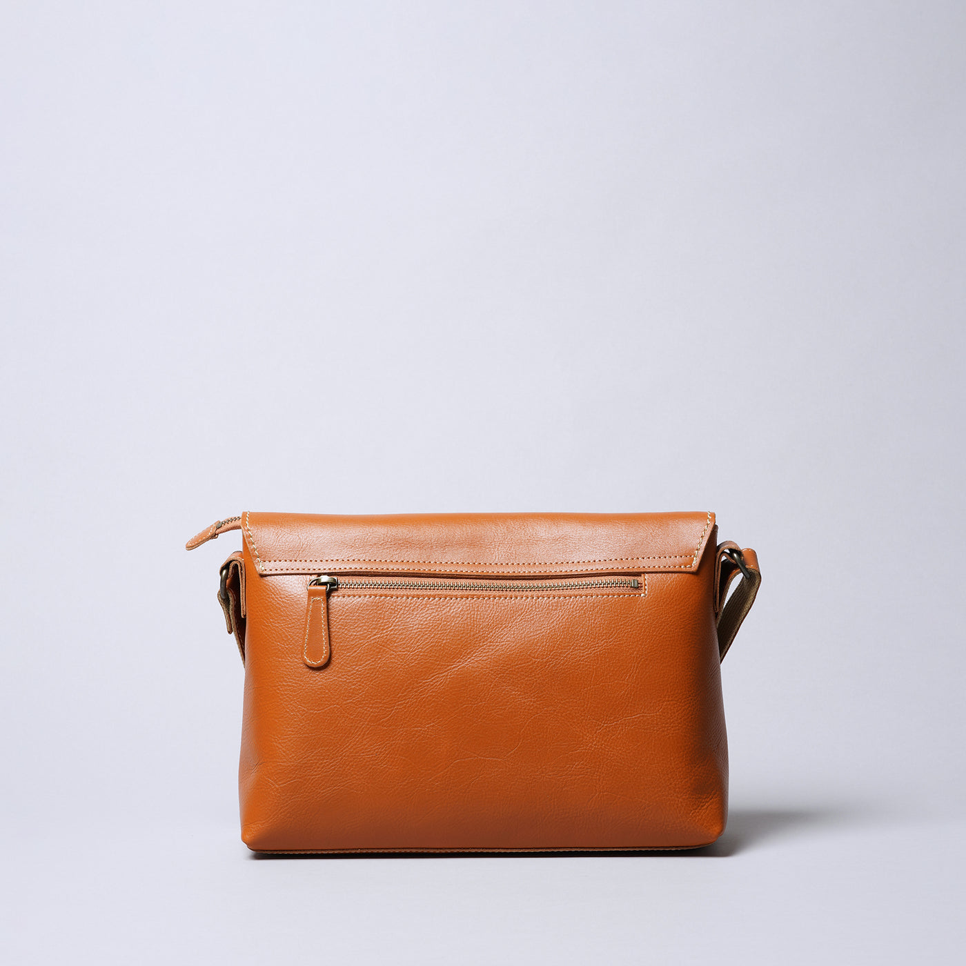 ＜レッセフェール＞ヴォルフ ショルダーバッグ/ブラック