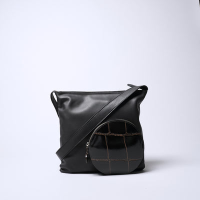 <REAL MIND BL> Thin Gusset Shoulder Bag / Black