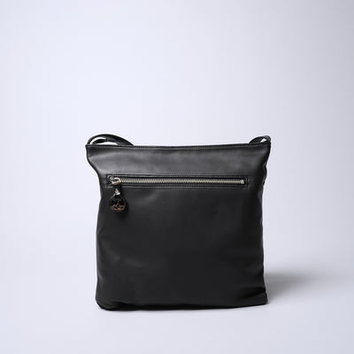 <REAL MIND BL> Thin Gusset Shoulder Bag / Black