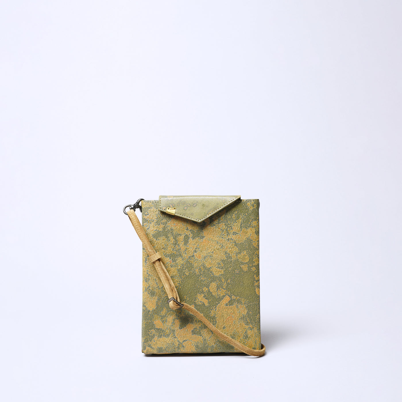 ＜ケウ＞スキニーケース M（8.5inch）/真鍮錆