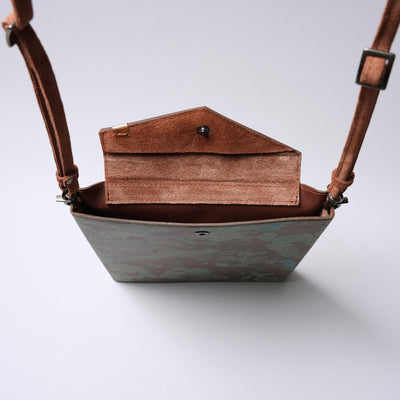 ＜ケウ＞スキニーケース L（11.5inch）/赤銅錆