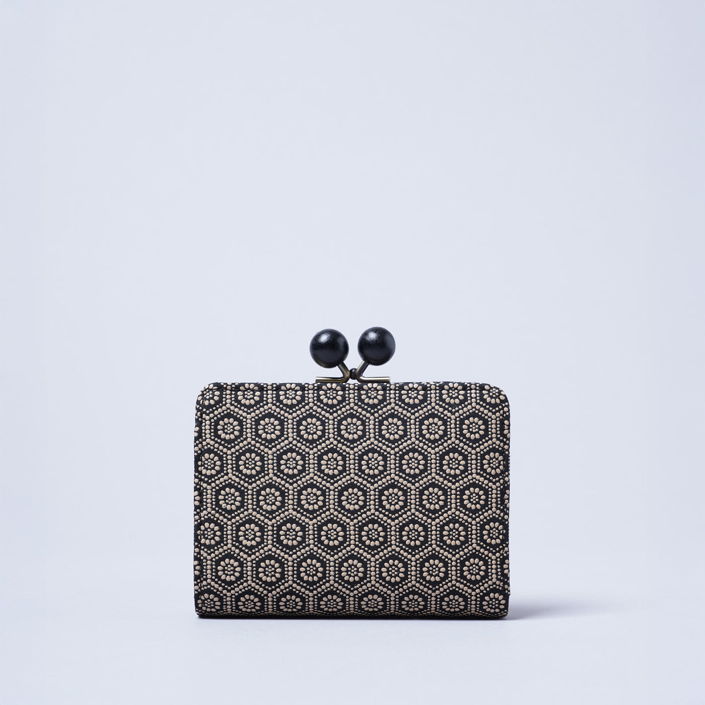 <kissora> Kotoinden Kiss Lock Half Wallet / Kikko (BEG)