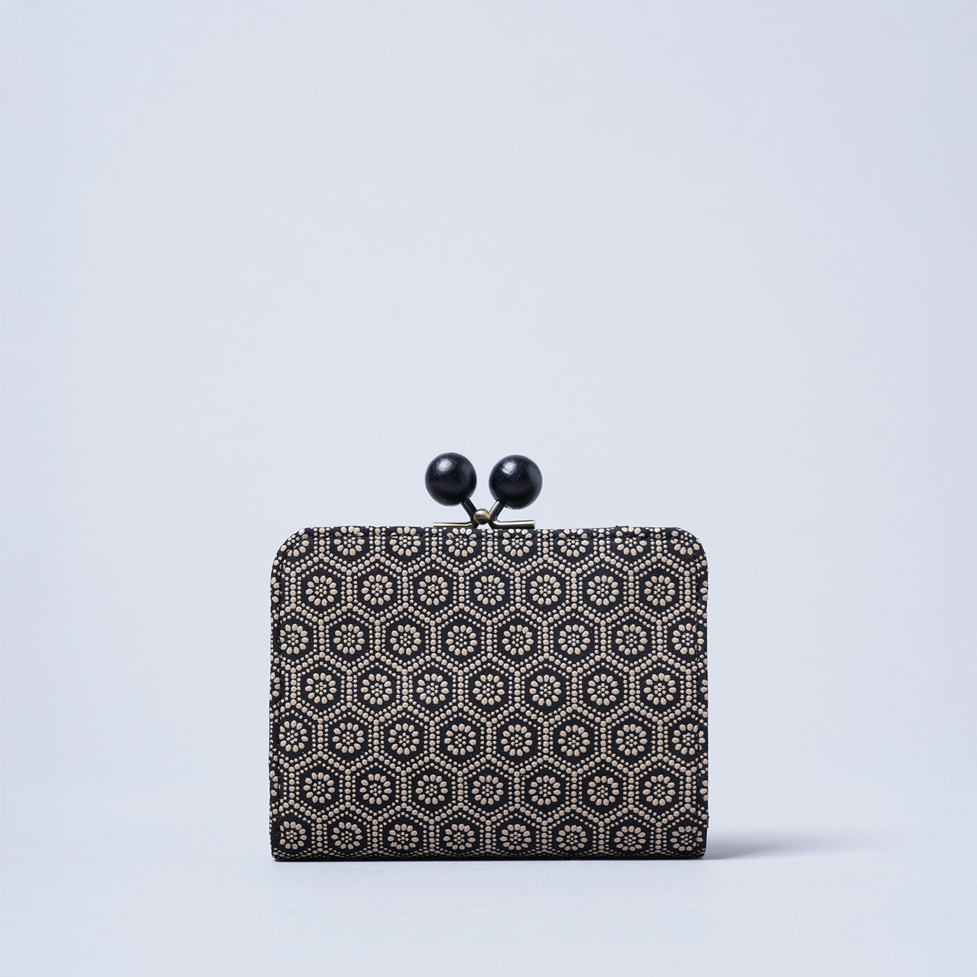 <kissora> Kotoinden Kiss Lock Half Wallet / Kikko (BEG)