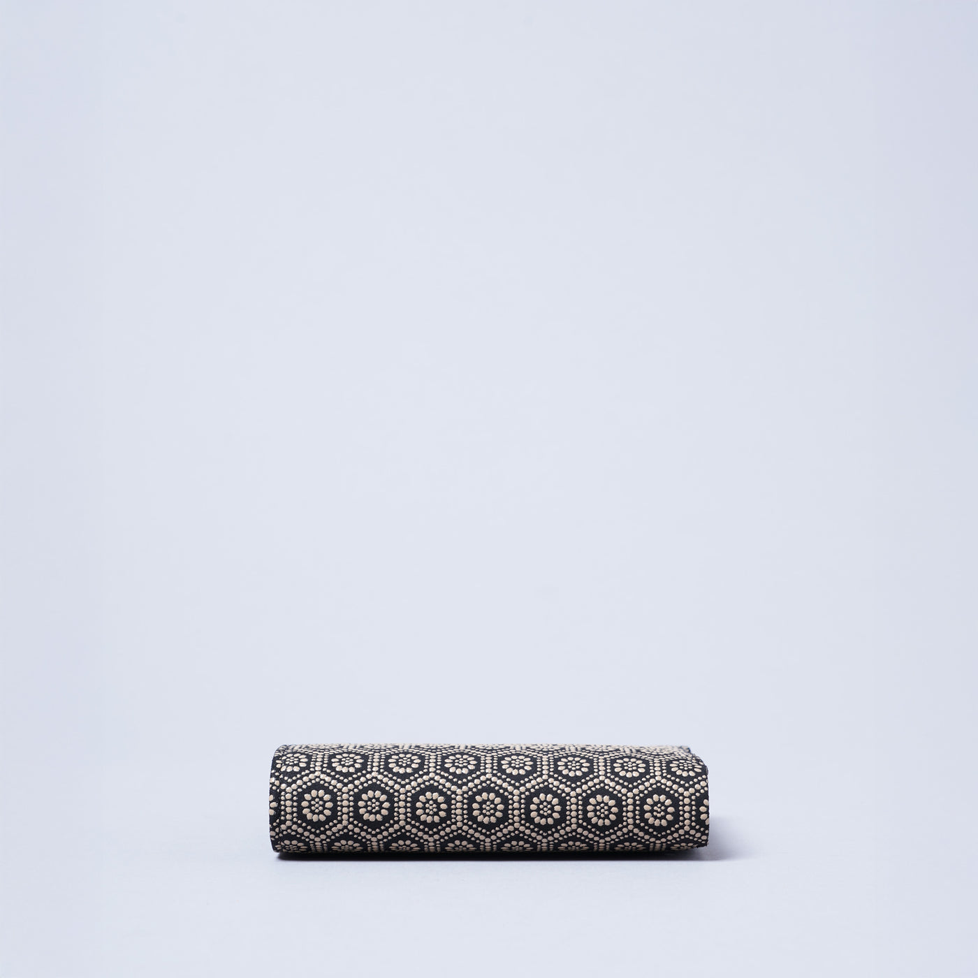 <kissora> Kotoinden Kiss Lock Half Wallet / Kikko (BEG)