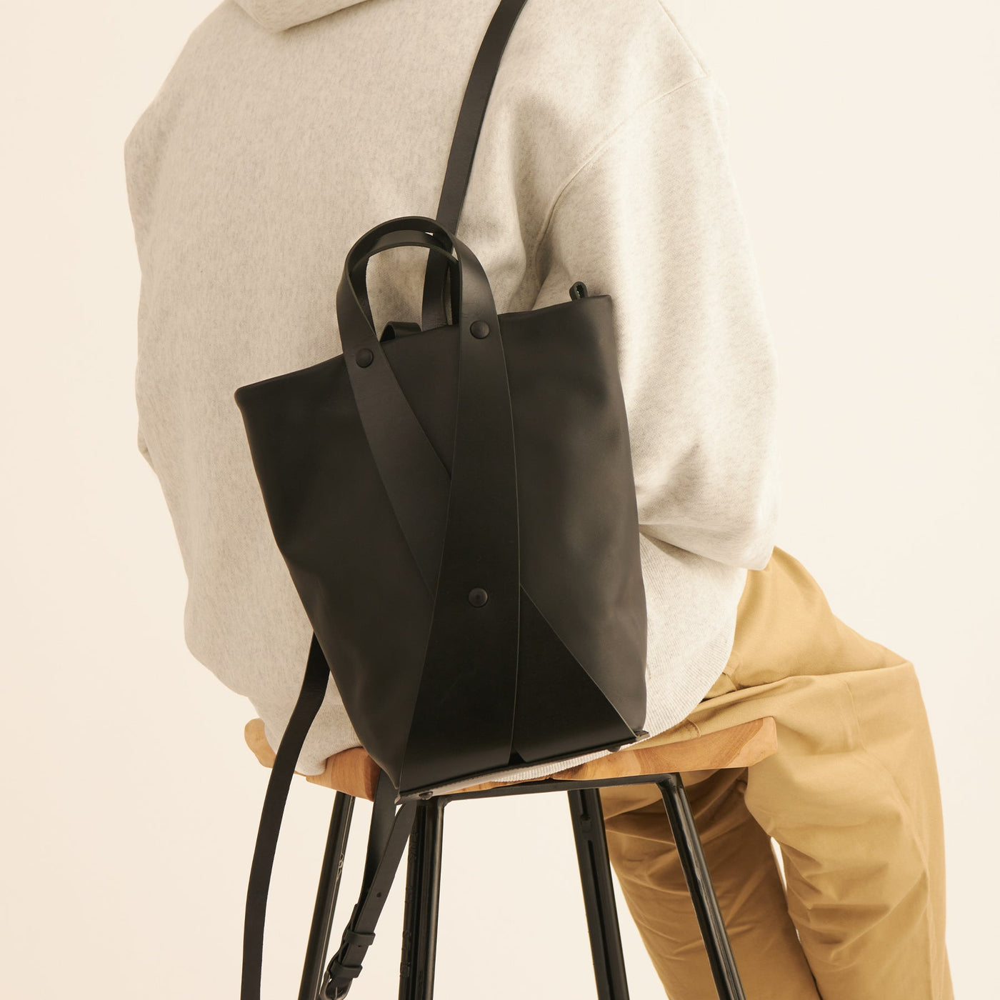 <Estine> Cradle series leather backpack/black