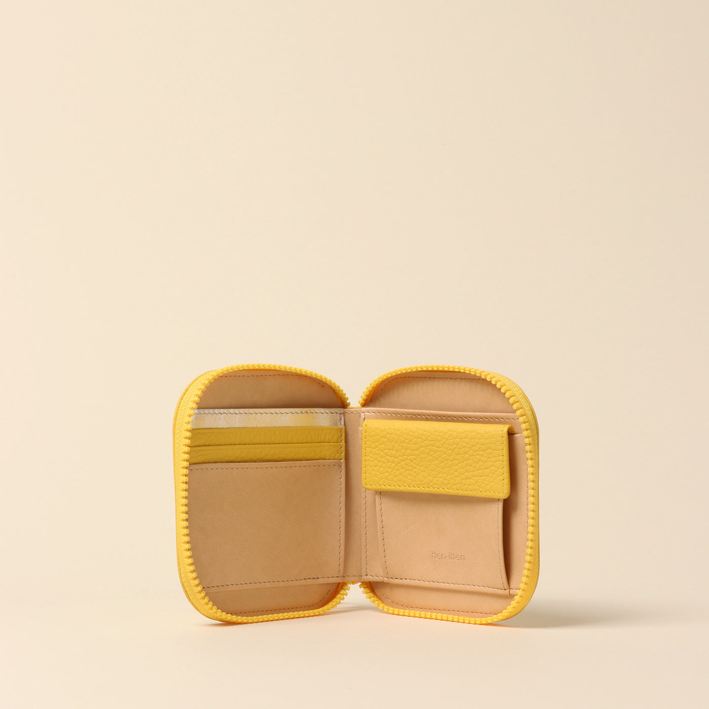 ＜itten-itten> Round mini wallet / warm beige