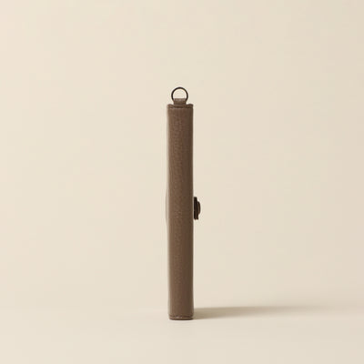 ＜カルドトーキョージャパン＞ CROSSOVER iPhoneケース (iPhone13)/トープベージュ