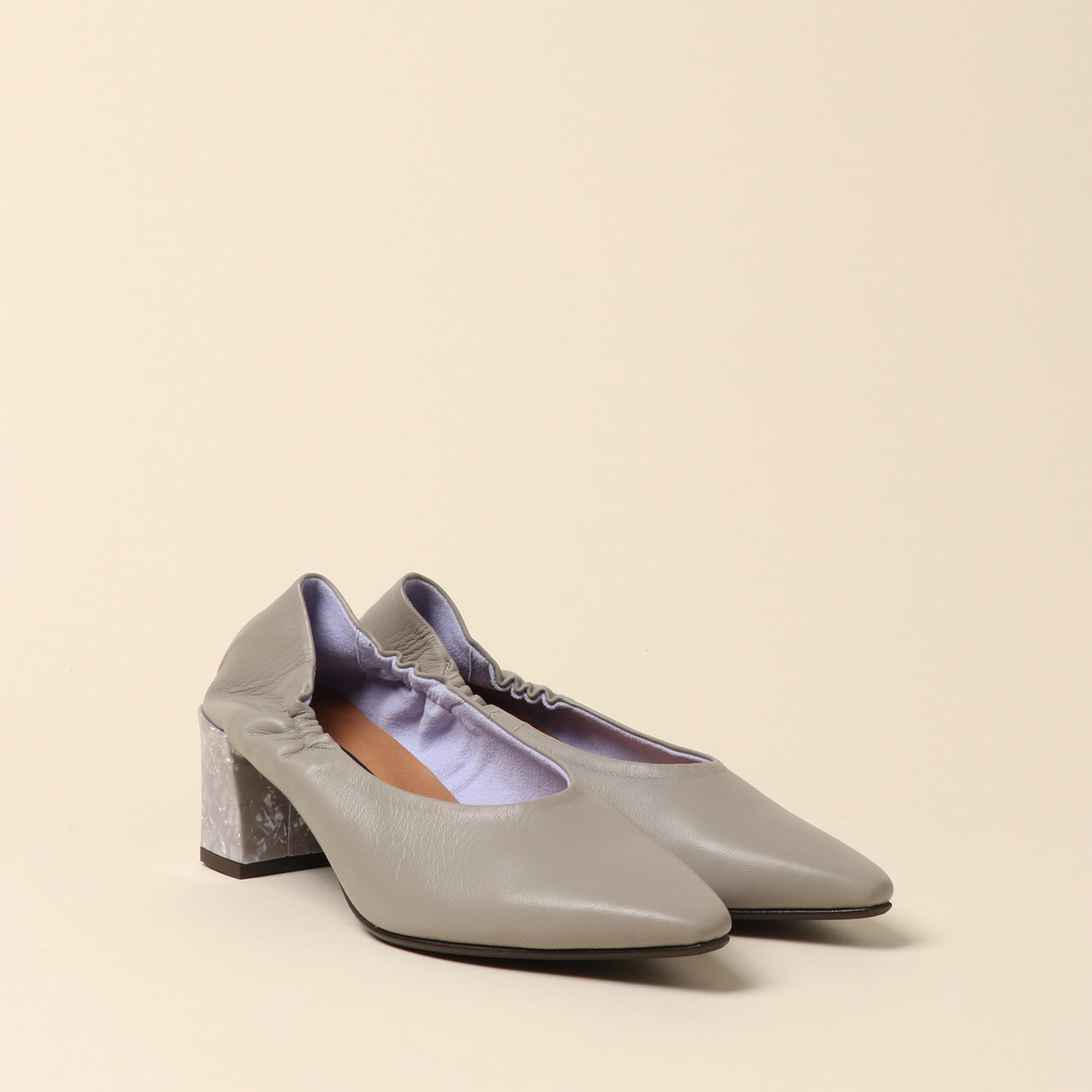 <Madras> Soft conscious petite square pumps / light gray