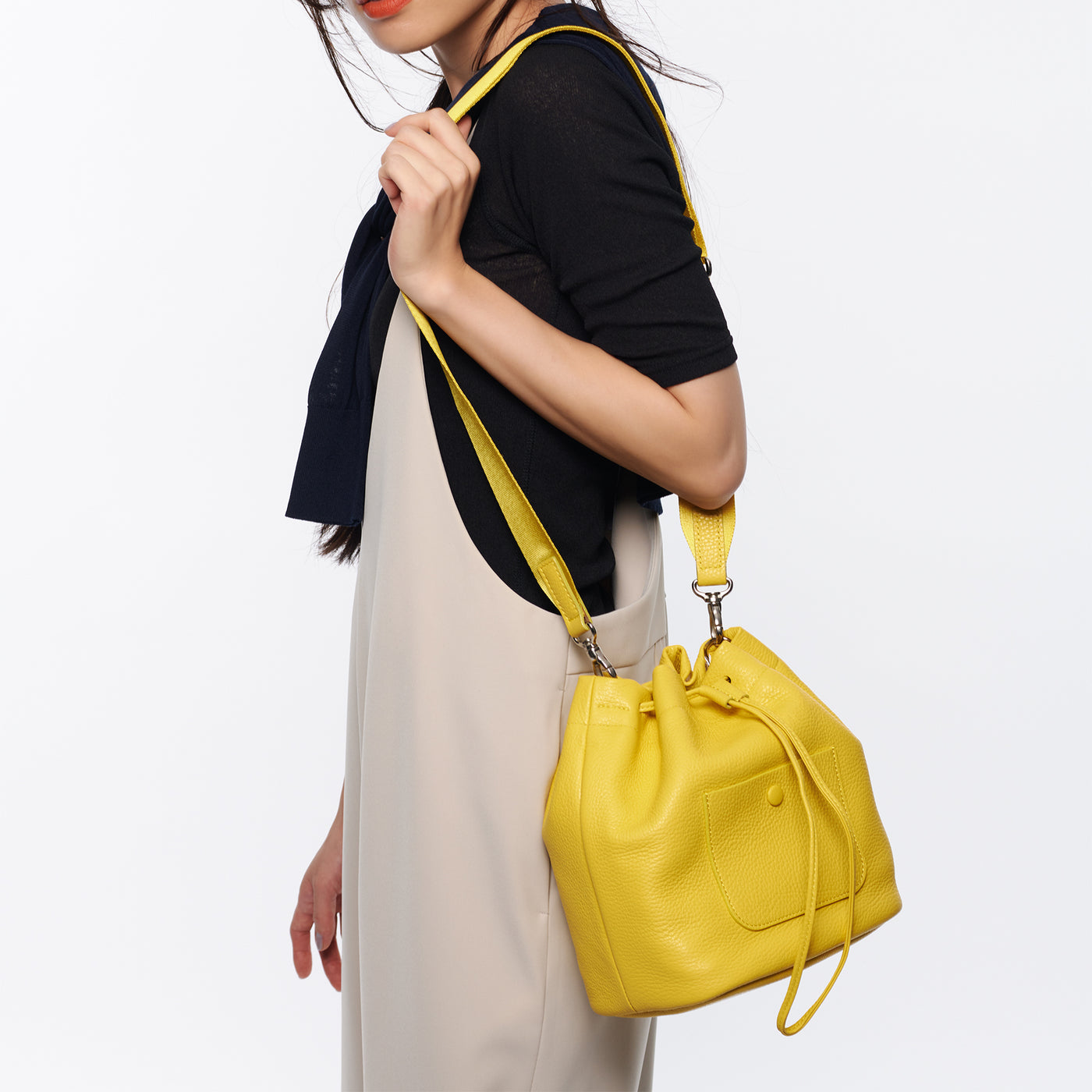 <itten-itten> Drawstring shoulder/yellow