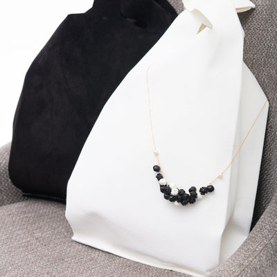 <Selieu>Minori Fusa necklace, white and black